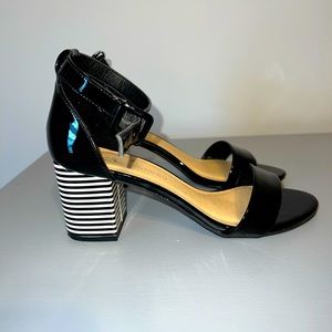 Womens CL by Laundry patent heels.